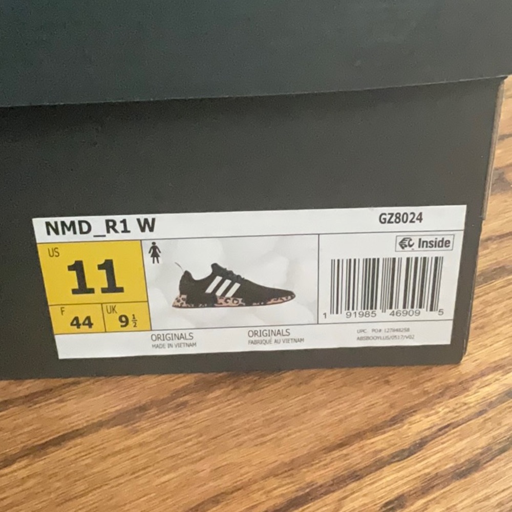 Adidas athletic shoe! - Picture 4 of 4